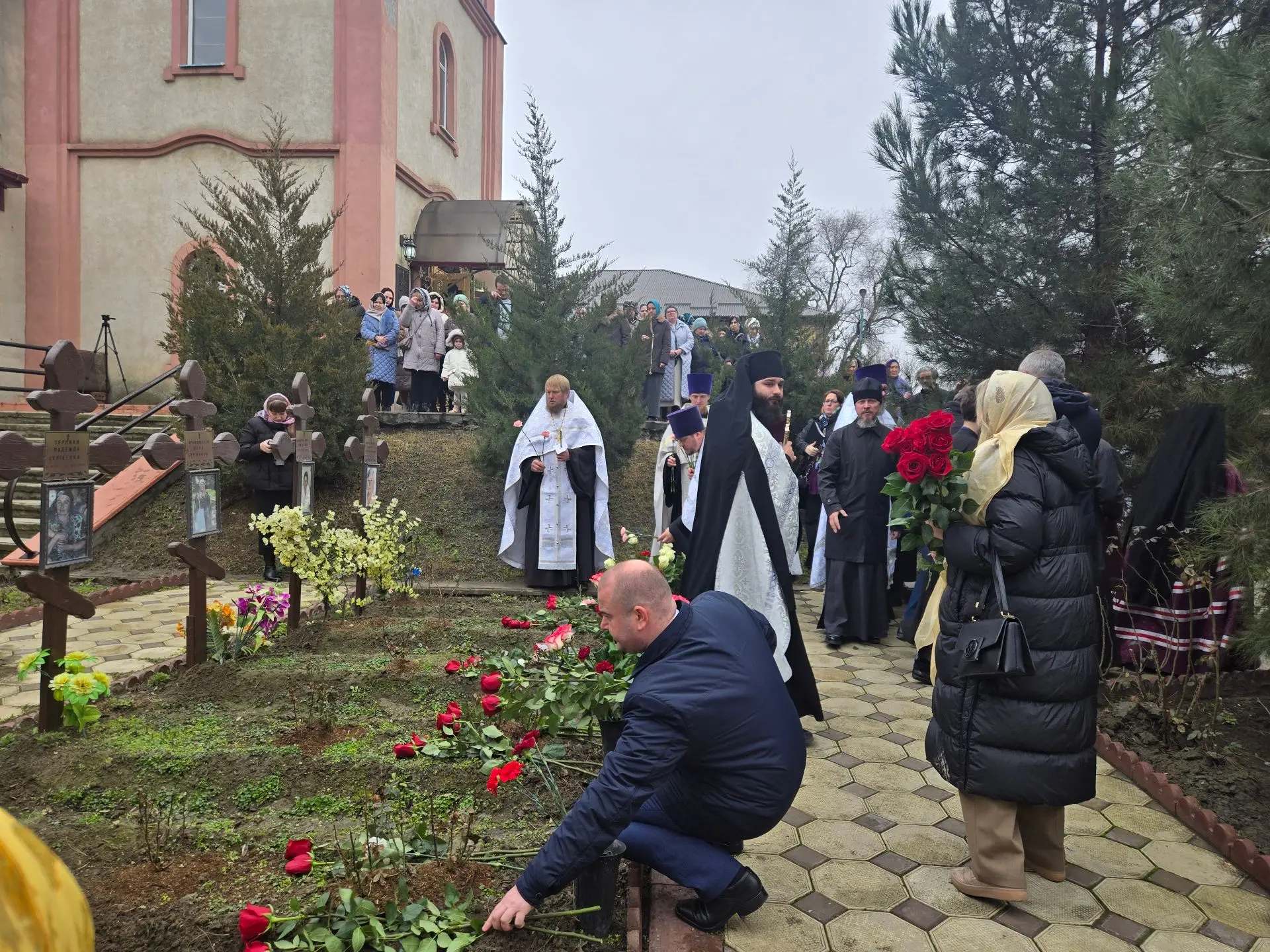 Кизляр помнит: в Соборе святого Георгия Победоносца прошла панихида по жертвам трагедии